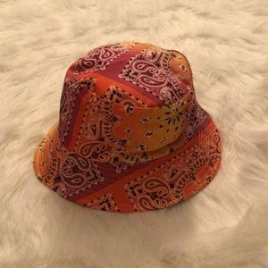 2/$15 🆕Multi color bucket hat